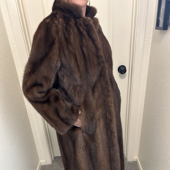 Full length mink coat - Picture 12 of 14